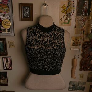Sparkly Lace Sleeveless Mock Neck Crop Top Women's XS/Small Black Silver Cutout